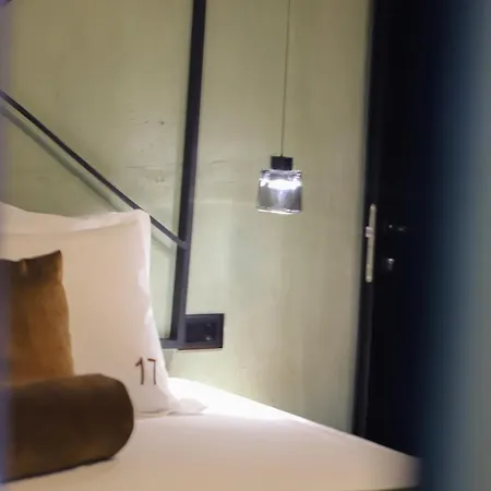 Bed & Breakfast 17 Boutique *