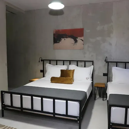 17 Boutique Bed & Breakfast *