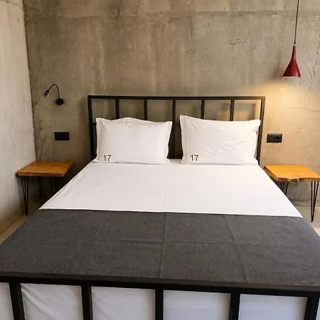 17 Boutique Bed & Breakfast *