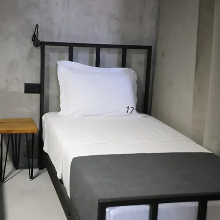 17 Boutique Bed & Breakfast *